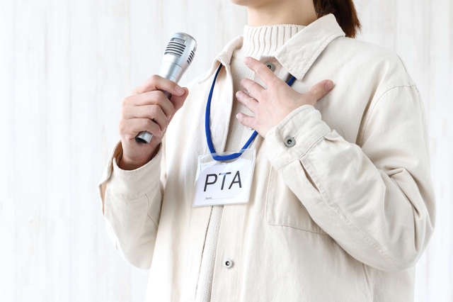 あの人が新副会長？ PTA総会の引き継ぎ式で不可解な人選にあちこちからヒソヒソ声が...／かづ（2）