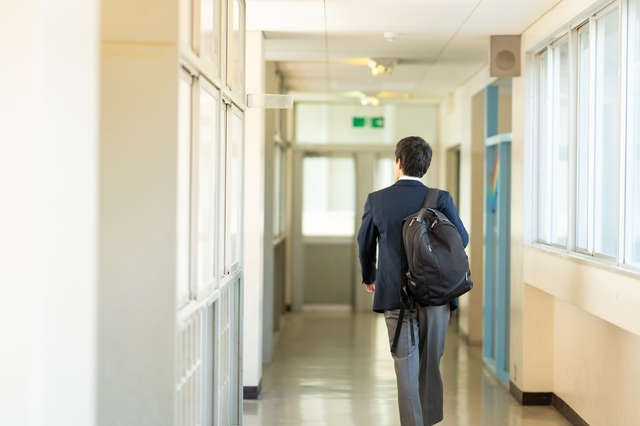 「PTA会長からどうかお口添えを」学費を心配して泣き崩れる母。力になってあげたいけれど...／かづ（2）