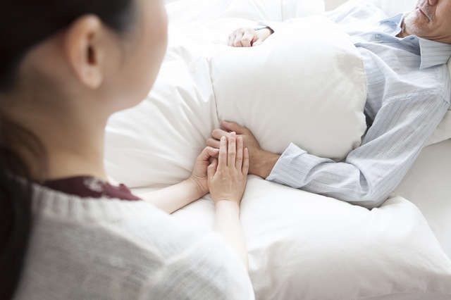 「ギリギリ生きている状態です」父の担当医の言葉に涙をこらえる母と娘／キッチン夫婦（1）