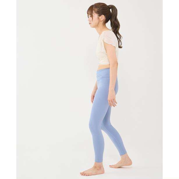 お腹ぽっこりの原因の一つは「歩き方」にあり！ お腹を引き上げ膝を伸ばす、美脚への2ステップ（3）