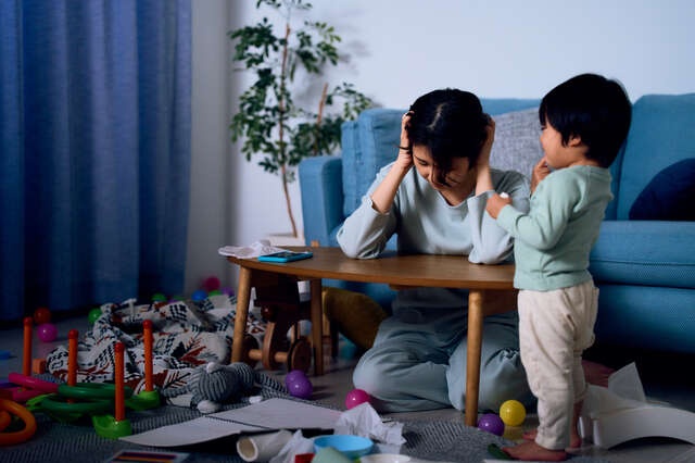 親から子へ引き継がれるストレス。「家族依存」の仕組みがまねく、つらさの世代間連鎖（1）