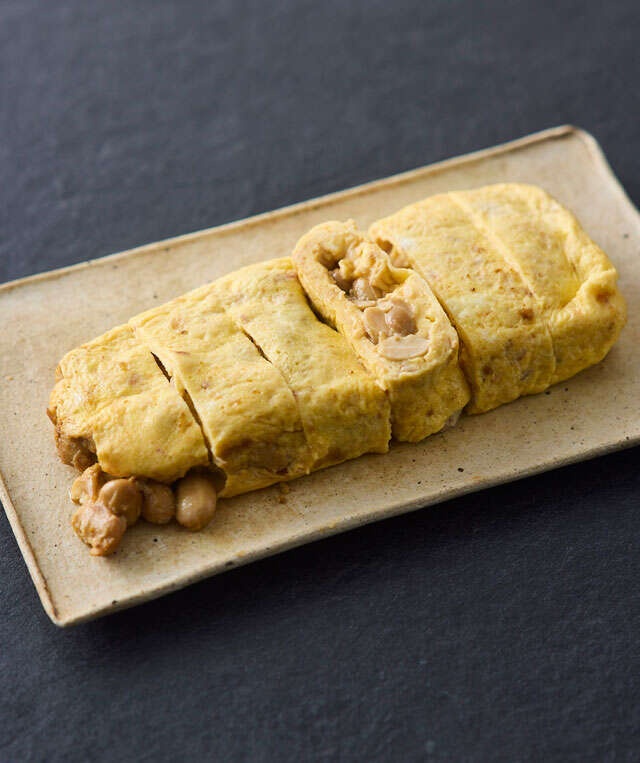 中はとろっと半熟！納豆のうまみをギュッと閉じ込める「卵焼き」のレシピ（2）