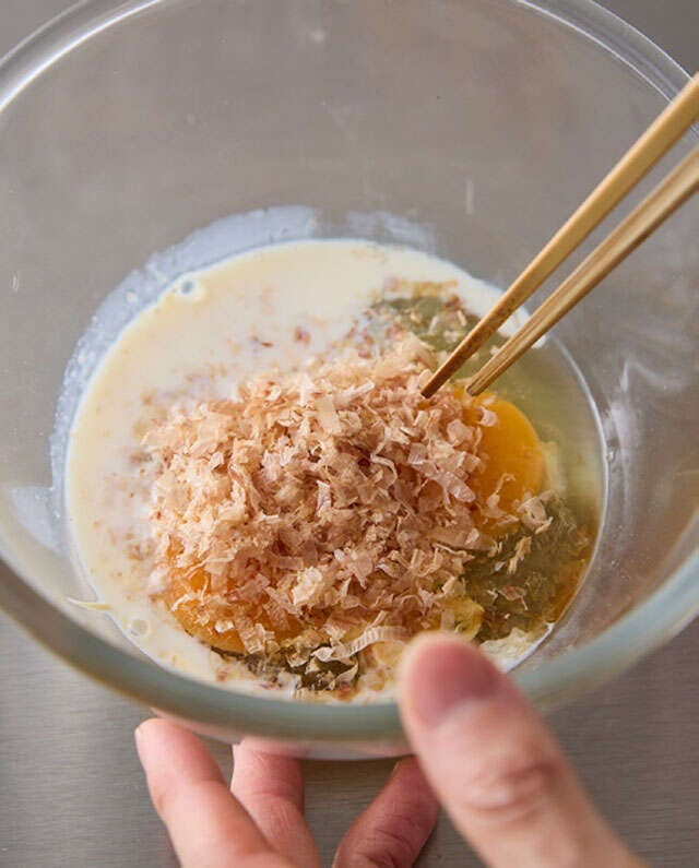 中はとろっと半熟！納豆のうまみをギュッと閉じ込める「卵焼き」のレシピ（3）