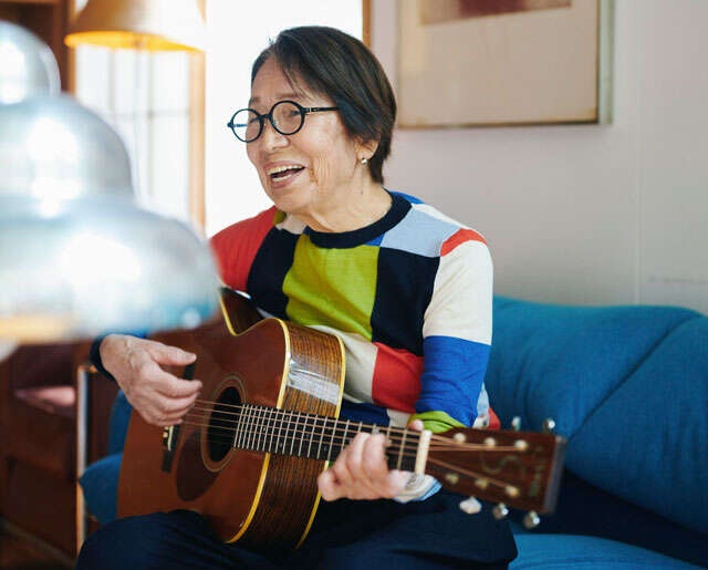 90代でギターに恋して。楽器の「衝動買い」から始めた、マンツーマンレッスンの新鮮な日々（1）