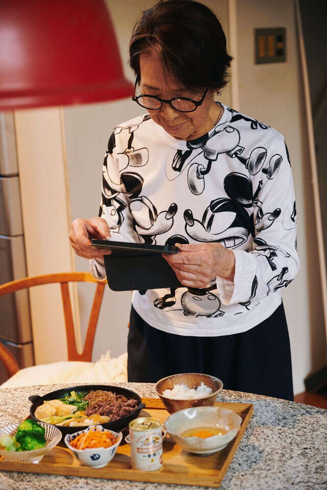 一昨日の献立、思い出せますか。92歳現役デザイナーが「ひとりごはん」を写真に撮り続ける理由（2）