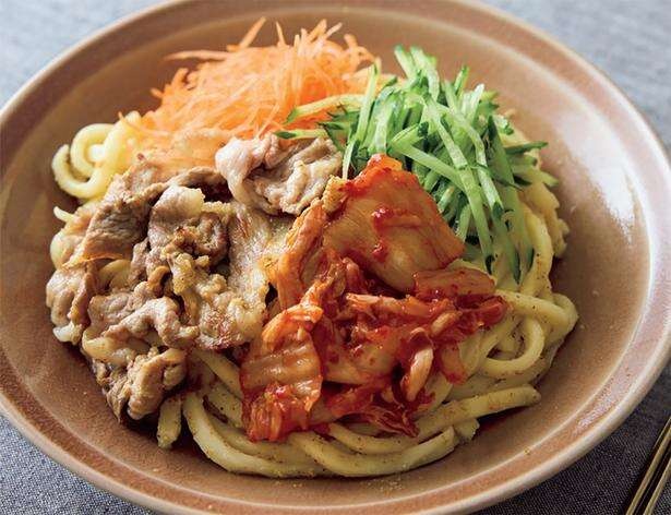 【物価高に負けないレシピ】ピリ辛キムチとごまだれで楽しむ「ビビンうどん」（1）