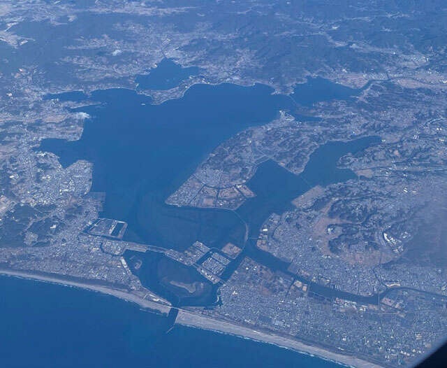 【大人の地図遊び】新幹線からも見えるあの景色！複雑な入江が美しい「巨大な湖」（1）