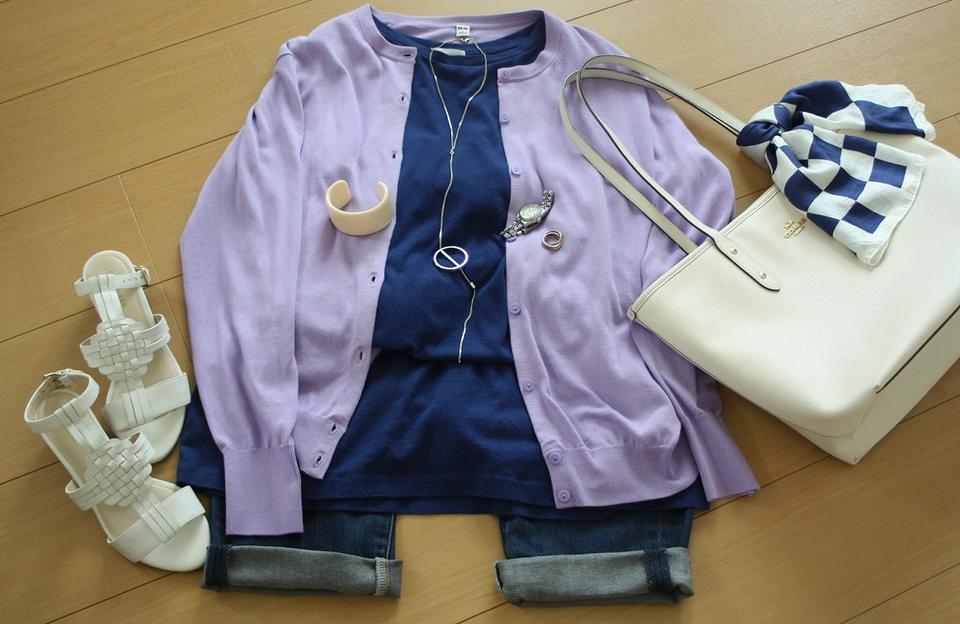 「二の腕隠し」に優秀過ぎる！50代は2着持っておきたいユニクロUVカーディガン／50代ナチュラル着こなし術（1）（2）