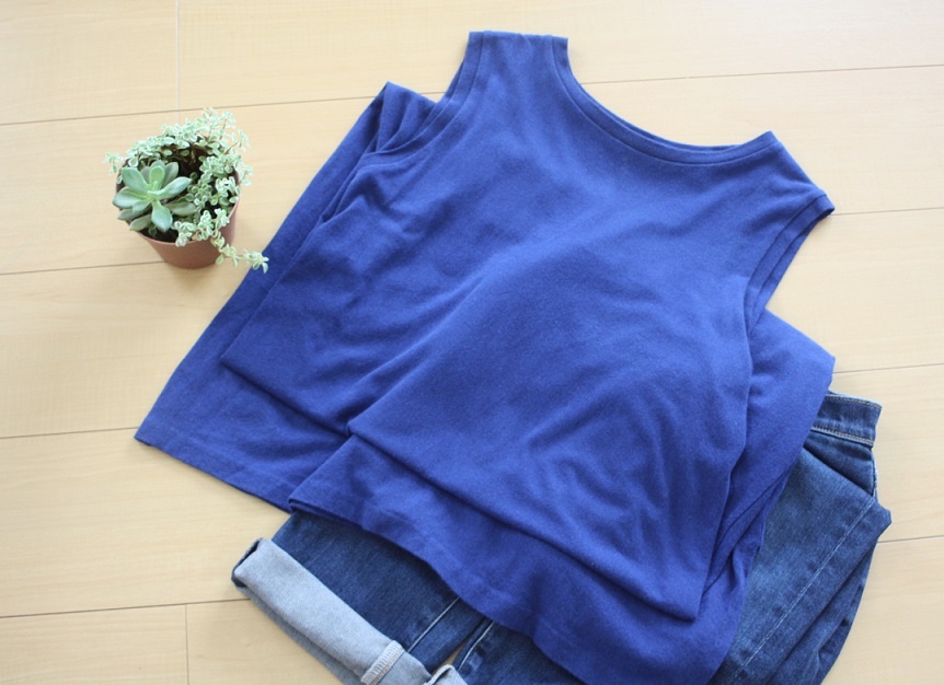 「二の腕隠し」に優秀過ぎる！50代は2着持っておきたいユニクロUVカーディガン／50代ナチュラル着こなし術（1）（3）