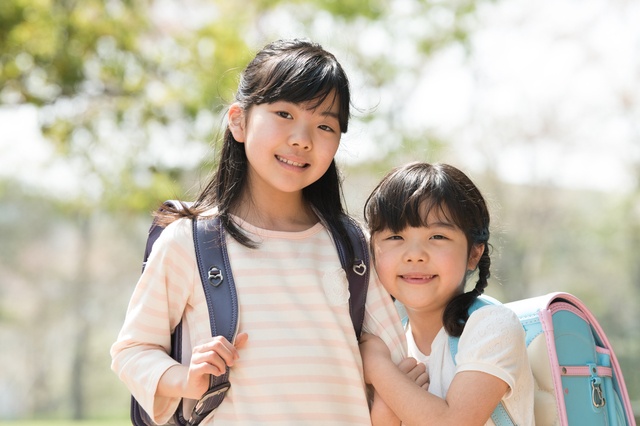 娘の脳のレントゲンに影...原因不明の病と闘った妹の手を握る姉。幼い姉妹の絆に父は涙が止まらない（1）