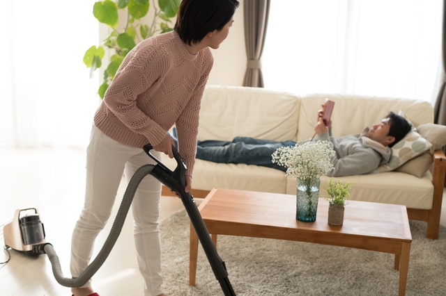 「食べ物をこぼす」「人の話を聞けない」47歳の夫を襲った異変。妻が疑った「意外な病気」は＜前編＞